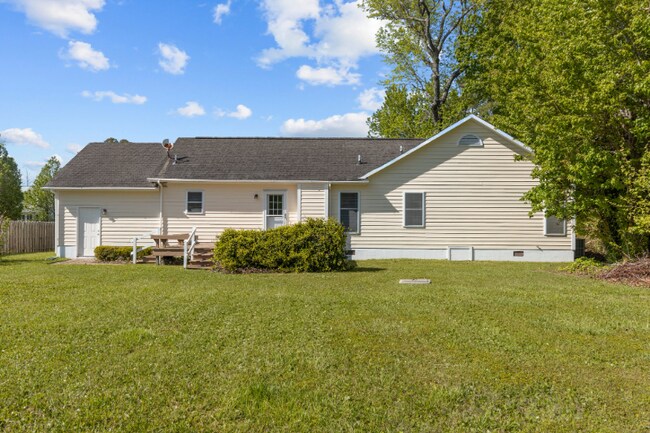 Building Photo - 736 Comet Dr