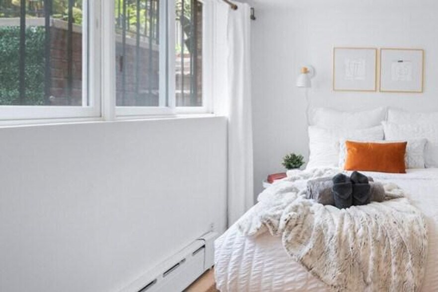 Building Photo - 333 Adelphi St