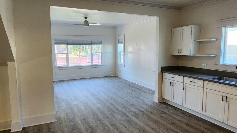 Building Photo - 3536 W 60th St