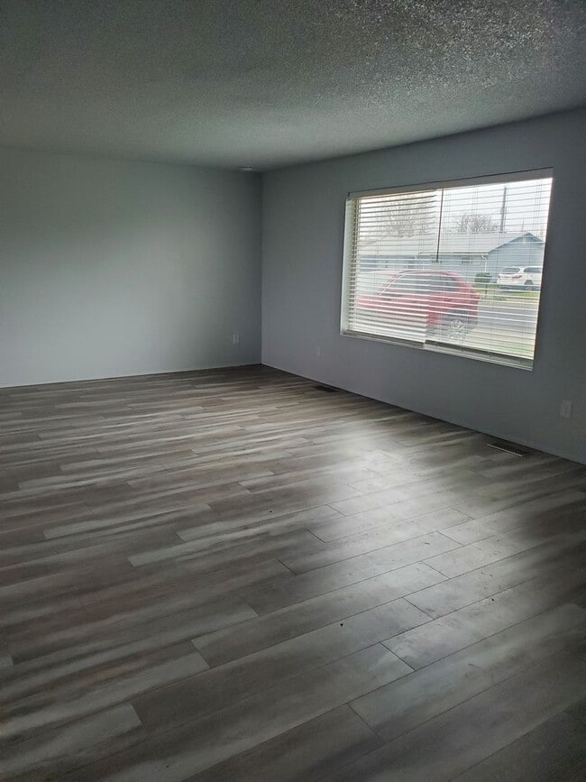 Building Photo - House with Garage & Fenced Yard