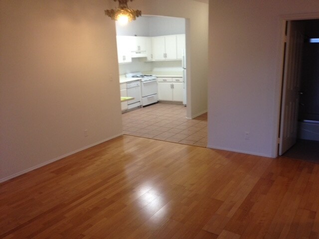 Building Photo - 350 N Oakhurst Dr