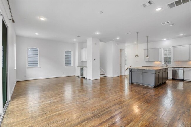 Building Photo - 5521 Petty St