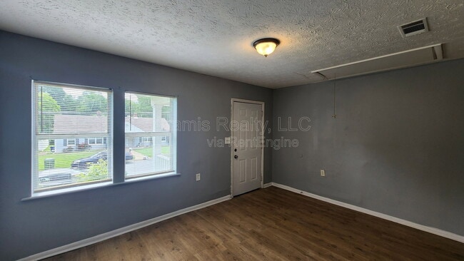 Building Photo - 248 Rosser St SW