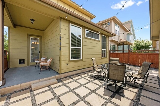 Building Photo - 915 Banyon St