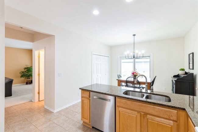 Building Photo - 2620 Camden Dr