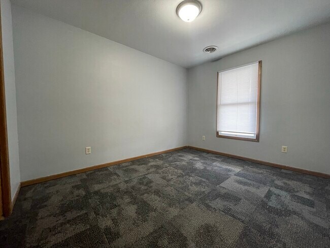 Building Photo - 360 Stone Dr