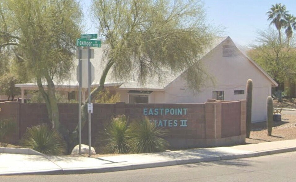 Building Photo - 370 S Pemberton Ave