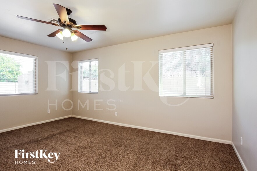 Building Photo - 2722 E Cactus Rd