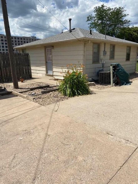 Primary Photo - 710 N Kansas Ave