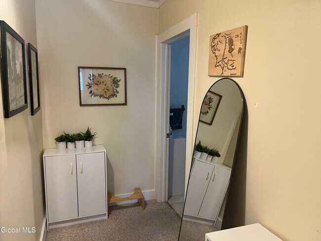 Building Photo - 9 James St