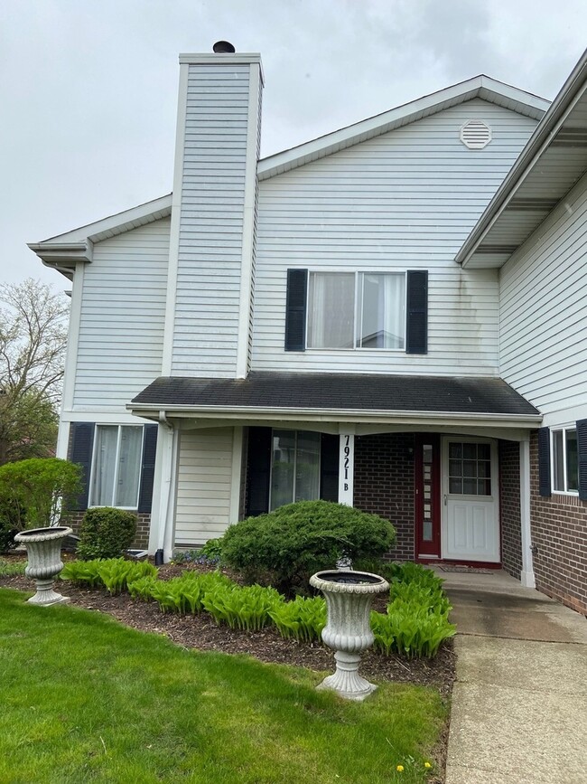 Primary Photo - 7921 Knottingham Cir