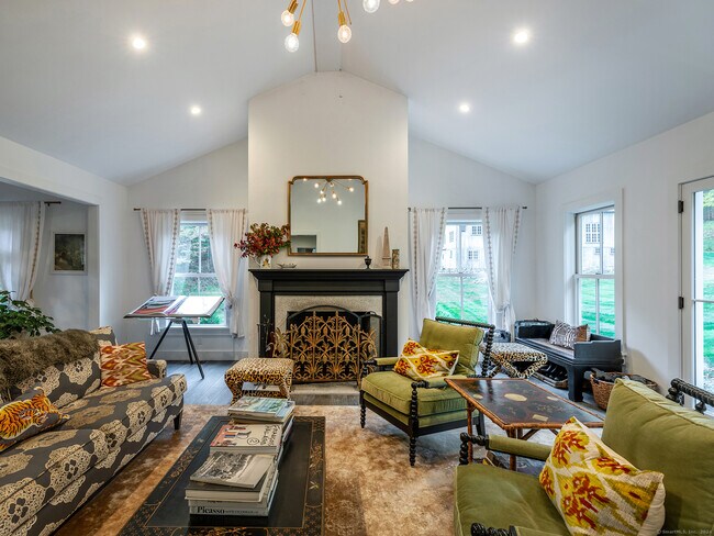 Building Photo - 379 Lake Rd