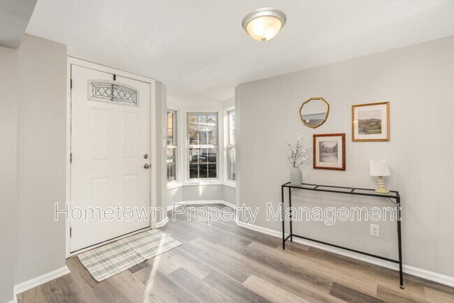 Building Photo - 28 W Main St