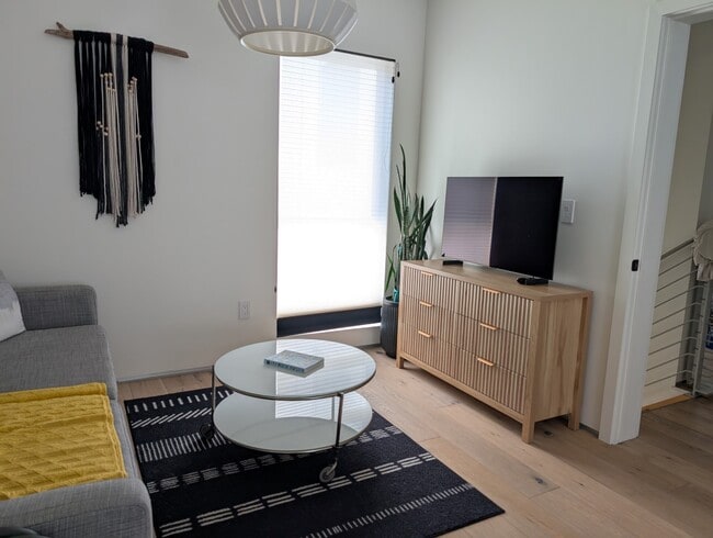 Building Photo - 800 Chestnut Ave