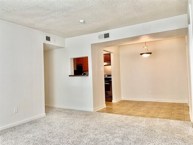 Building Photo - 8100 Creekbend Dr