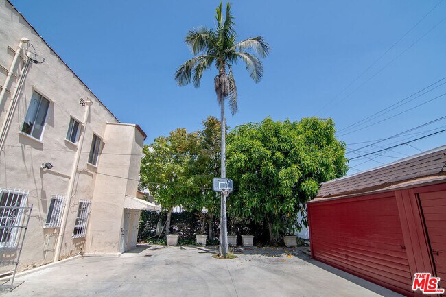 Building Photo - 342 N Orange Dr