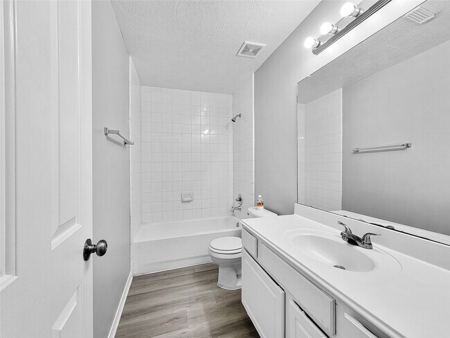 Building Photo - 11902 Cottonwood Ln