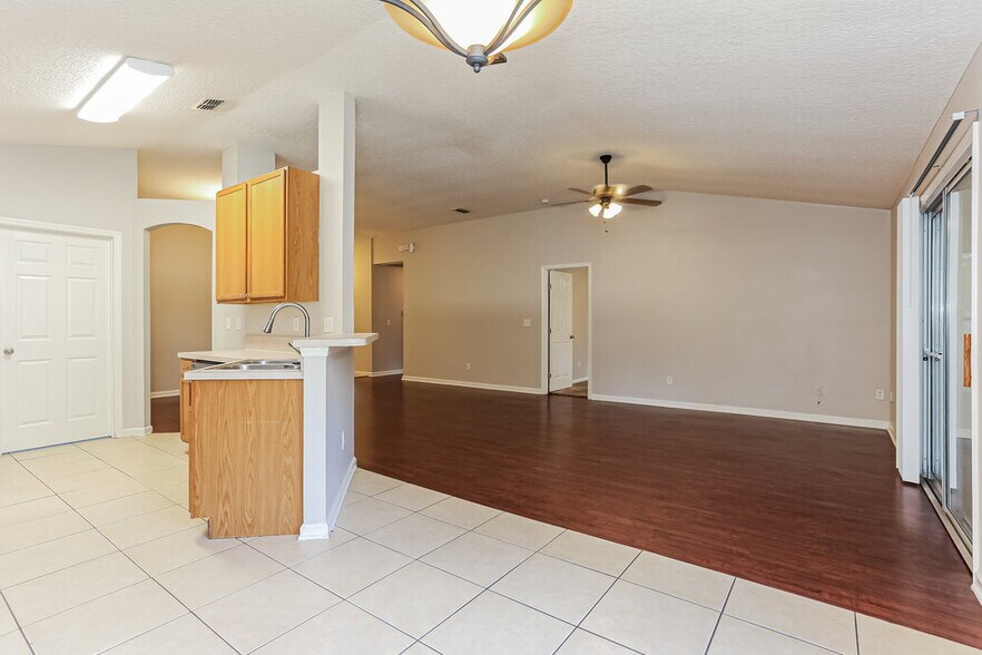 Building Photo - 3382 Westfield Dr