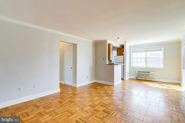 Building Photo - 1716 W Abingdon Dr