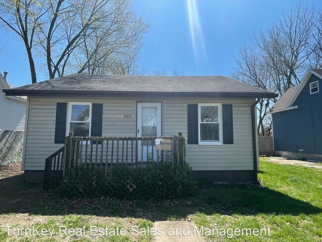 Primary Photo - 2 br, 1 bath House - 920 W Central Street