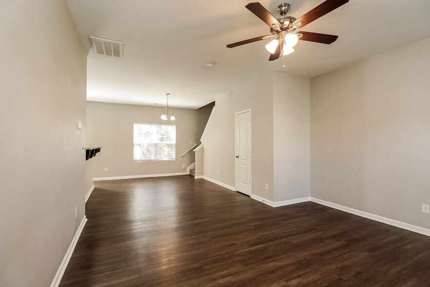 Building Photo - 2541 Meadow Crossing Dr