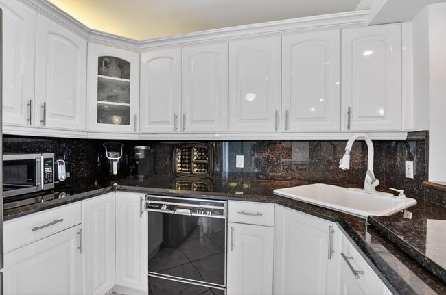 Building Photo - 3000 S Ocean Blvd