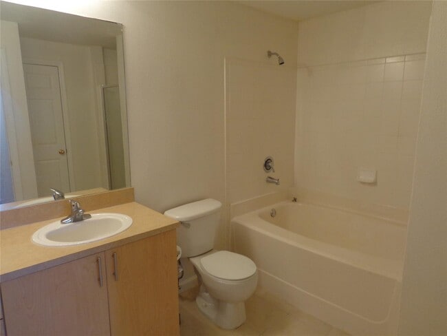 Building Photo - 533 NE 3rd Ave