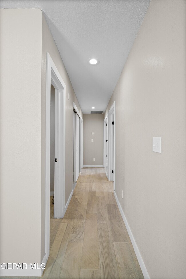 Building Photo - 11721 Valle Del Paseo Dr