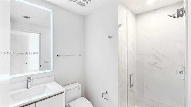 Building Photo - 700 NE 24th St