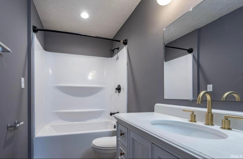 Building Photo - 635 Robin Dr