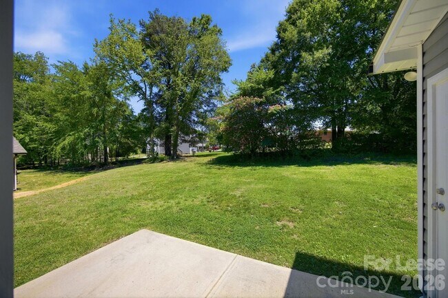 Building Photo - 1361 Ontario Dr
