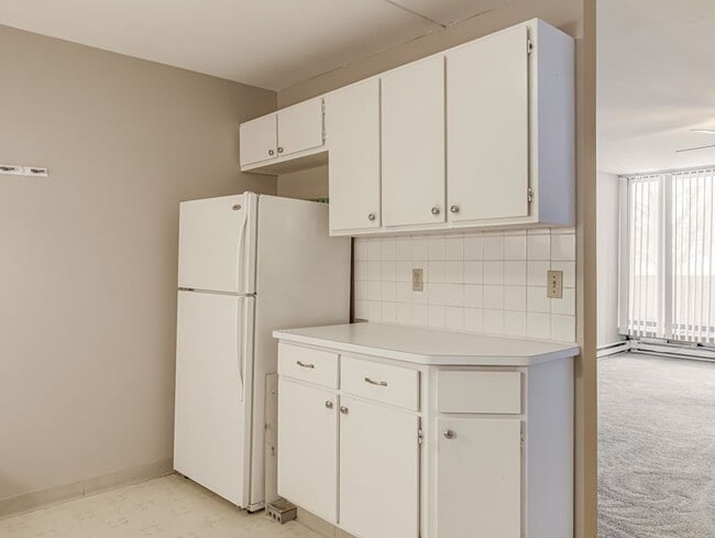 Building Photo - 2331 E Market St