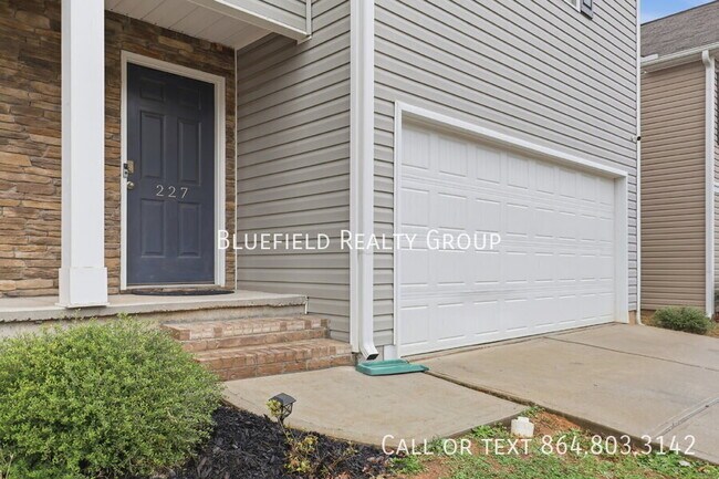 Building Photo - 227 Millen Dr