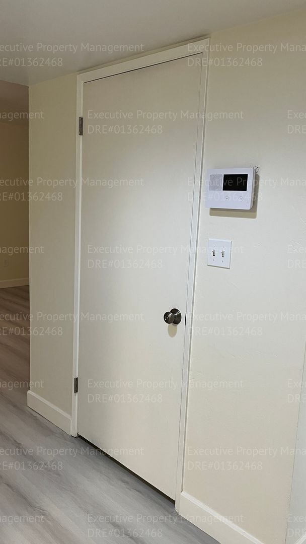 Building Photo - Remodeled 3 bedroom/ 2 bathroom home