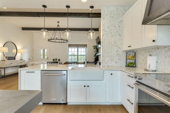 Building Photo - 24236 Spur Trail