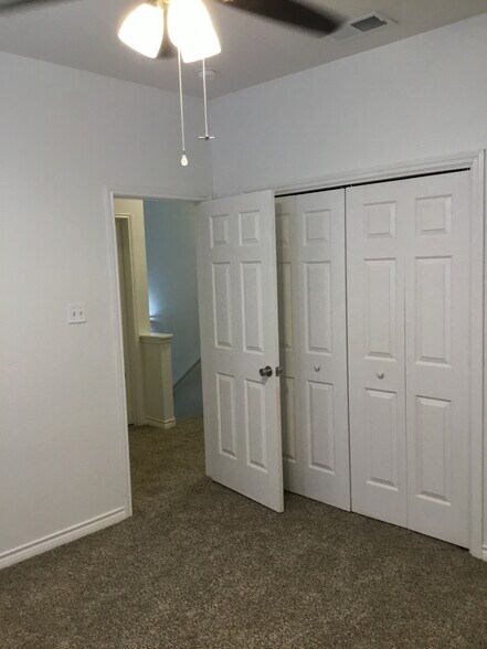 Building Photo - 2909 Whisper Oaks Ln