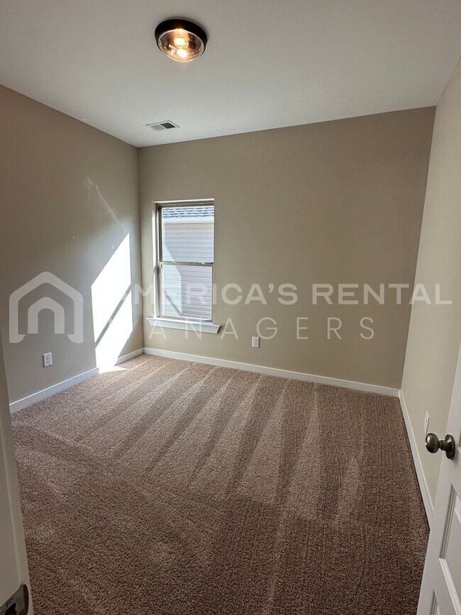 Building Photo - Home for Rent in Bessemer, AL!!! Available to View NOW!