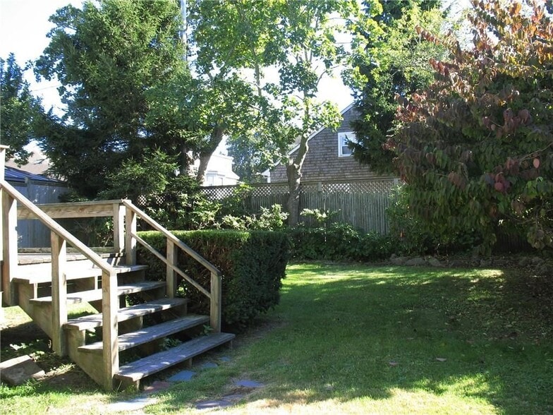 Building Photo - 15 Webster St