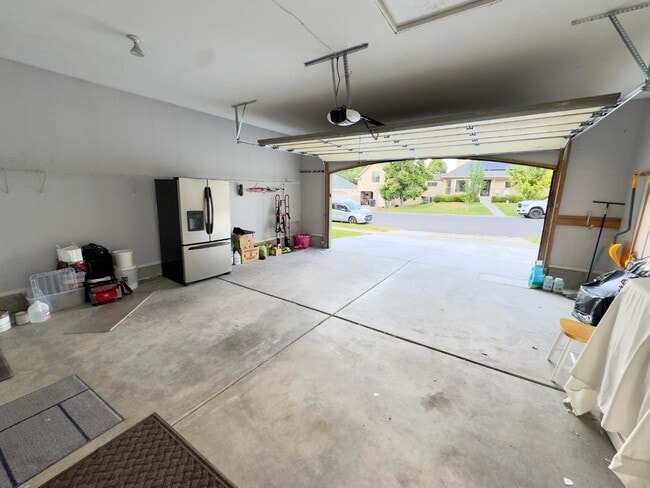 Building Photo - 207 S 50 W