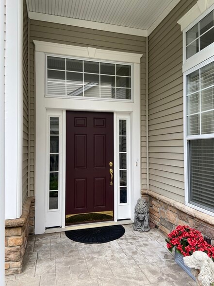 Private Entrance - 228 Sonata Ct
