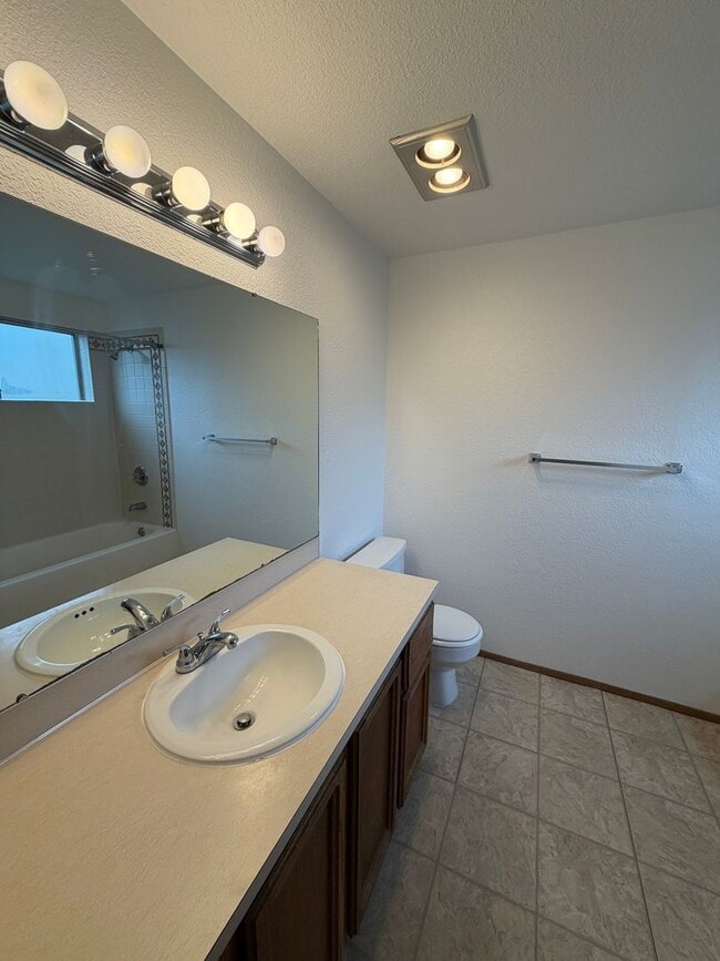 Building Photo - 1474 Diamond Rd SE