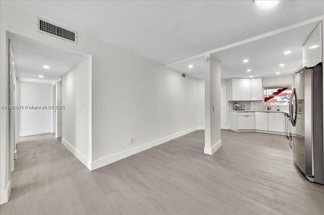 Building Photo - 1750 W 46th St