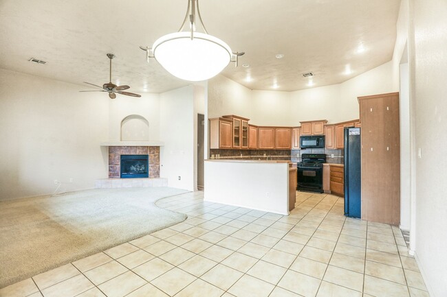 Building Photo - 3 Bedroom 2 Bathroom plus Office