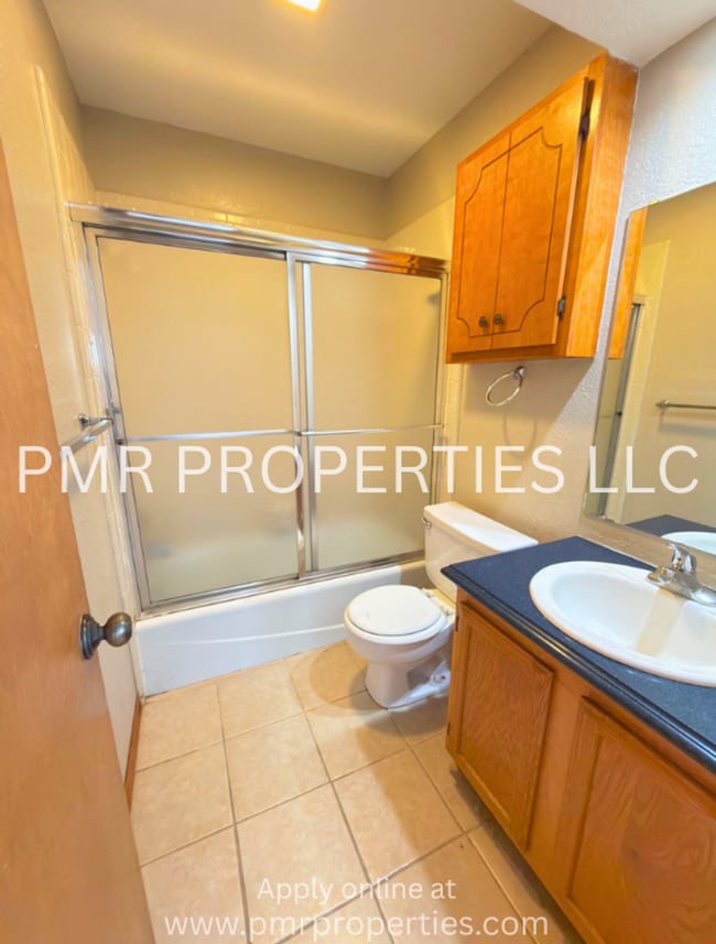 Building Photo - 2 Bedrooms / 2 Bathrooms Apartment