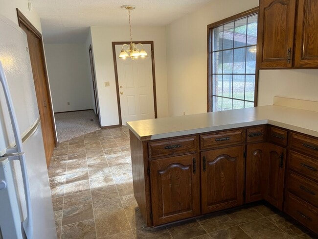 Building Photo - All brick 3 Bed, 2 Bath, 2 Car Garage Ranch