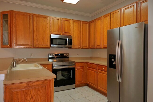 Building Photo - Beautiful 3 bed/2 bath home in Hunter's Cr...