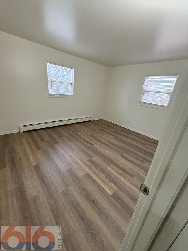 Building Photo - 630 56th St SE