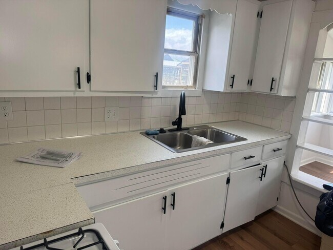 Building Photo - 4956 Island Dr