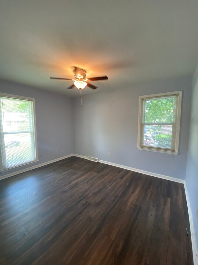 2nd Bedroom - 1531 Wakendaw Rd