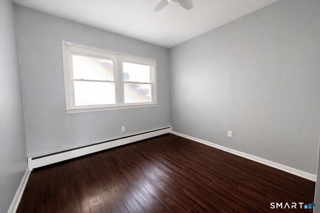 Building Photo - 230 N Main St